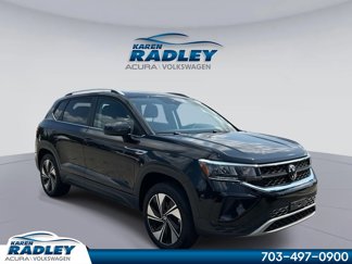Certified 2024 Volkswagen Taos SE image 1