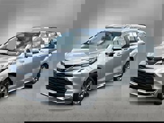 Used 2023 Toyota Sienna XLE image 1