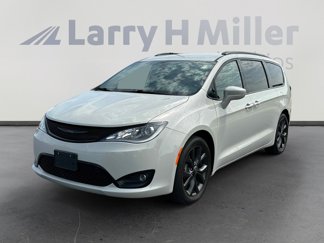 Used 2020 Chrysler Pacifica Touring-L w/ S Appearance Package image 1