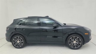 Used 2025 Porsche Cayenne image 1