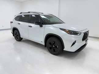 New 2025 Toyota Highlander XLE image 1