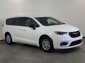 New 2026 Chrysler Pacifica Select image 1