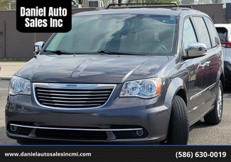 Used 2015 Chrysler Town & Country Touring-L w/ Driver Convenience Group image 1