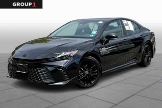 Certified 2025 Toyota Camry SE image 1
