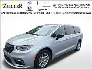 Used 2024 Chrysler Pacifica Touring-L image 1