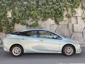 Used 2018 Toyota Prius Two image 1
