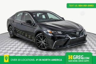 Used 2024 Toyota Camry SE image 1