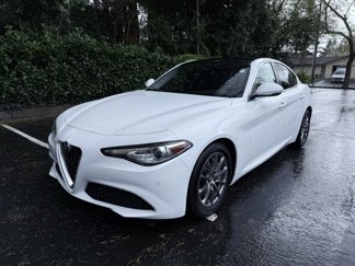 Used 2018 Alfa Romeo Giulia image 1