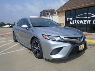 Used 2020 Toyota Camry SE image 1