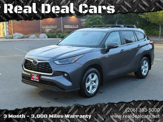 Used 2022 Toyota Highlander LE image 1