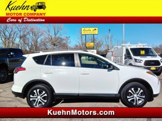 Used 2018 Toyota RAV4 LE image 1