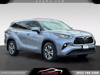 Used 2020 Toyota Highlander XLE image 1
