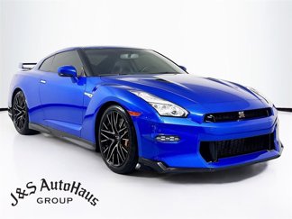 Used 2024 Nissan GT-R Premium w/ Premium Interior Package image 1