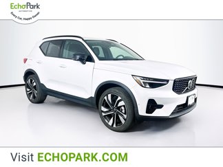 Used 2025 Volvo XC40 B5 Plus image 1