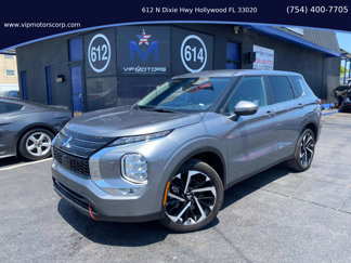 Used 2023 Mitsubishi Outlander SE image 1