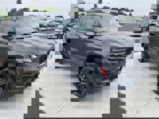 New 2025 Jeep Grand Cherokee Altitude image 1