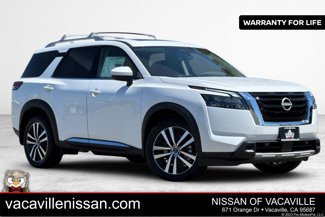 New 2025 Nissan Pathfinder Platinum image 1