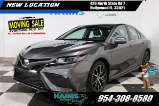 Used 2021 Toyota Camry SE image 1