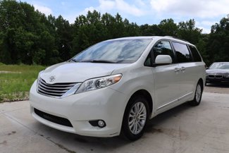Used 2017 Toyota Sienna XLE image 1