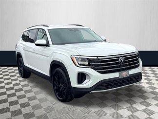Used 2024 Volkswagen Atlas SE w/ Black Wheel Package image 1