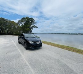 Used 2018 Nissan Rogue Sport SL w/ SL Premium Package image 1