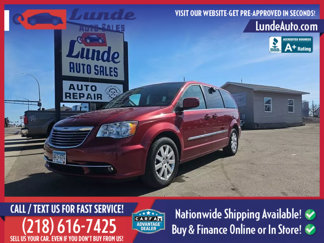 Used 2015 Chrysler Town & Country Touring image 1