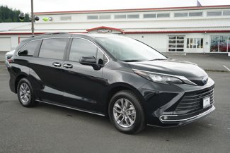 Used 2024 Toyota Sienna XLE image 1