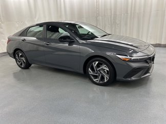 Used 2025 Hyundai Elantra Sport image 1
