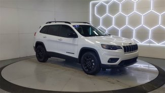 Used 2023 Jeep Cherokee Altitude Lux image 1