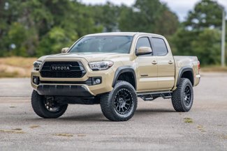 Used 2017 Toyota Tacoma TRD Off-Road image 1