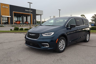 New 2025 Chrysler Pacifica Select w/ Uconnect Theater Family Group image 1
