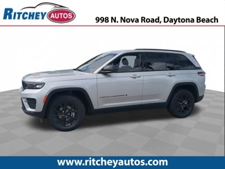 Used 2025 Jeep Grand Cherokee Altitude image 1