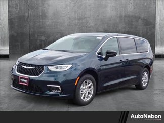 New 2025 Chrysler Pacifica Select image 1