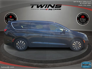 New 2025 Chrysler Pacifica Premium image 1