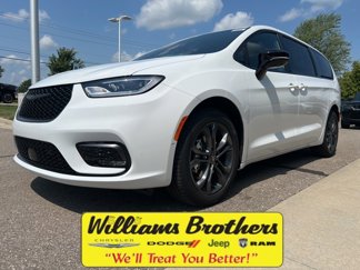 New 2026 Chrysler Pacifica Select image 1