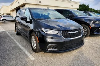 Used 2023 Chrysler Pacifica Touring-L image 1