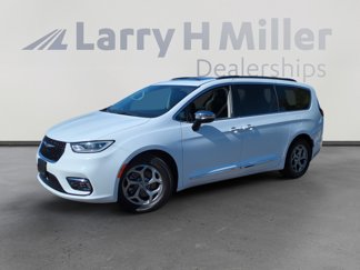 Certified 2023 Chrysler Pacifica Limited image 1