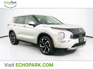 Used 2023 Mitsubishi Outlander SE image 1