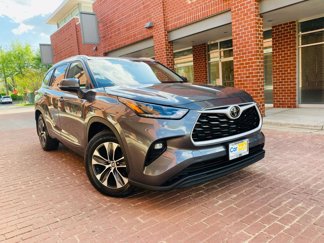 Used 2021 Toyota Highlander XLE image 1
