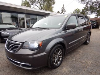 Used 2016 Chrysler Town & Country S w/ Driver Convenience Group image 1