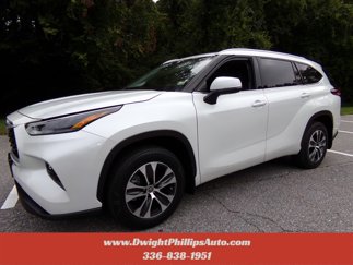 Used 2022 Toyota Highlander XLE image 1