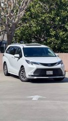Used 2022 Toyota Sienna XLE image 1