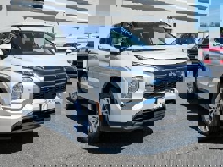 New 2025 Mitsubishi Outlander ES image 1