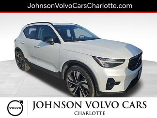 Certified 2025 Volvo XC40 B5 Plus image 1