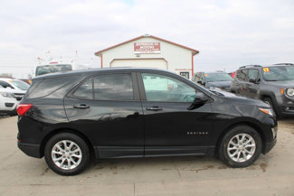 Used 2021 Chevrolet Equinox LS w/ LS Convenience Package image 1