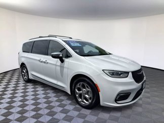 Used 2023 Chrysler Pacifica Limited image 1