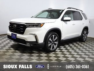 Used 2024 Honda Pilot Touring image 1