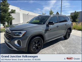 New 2025 Volkswagen Atlas Peak Edition SE image 1