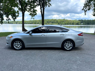 Used 2016 Ford Fusion SE image 1