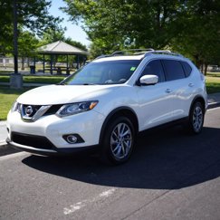 Used 2015 Nissan Rogue SL w/ SL Premium Package image 1